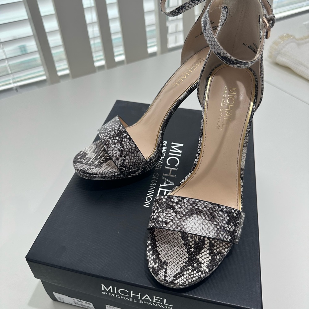 NWT Michael Shannon Women's Snakeskin Heels